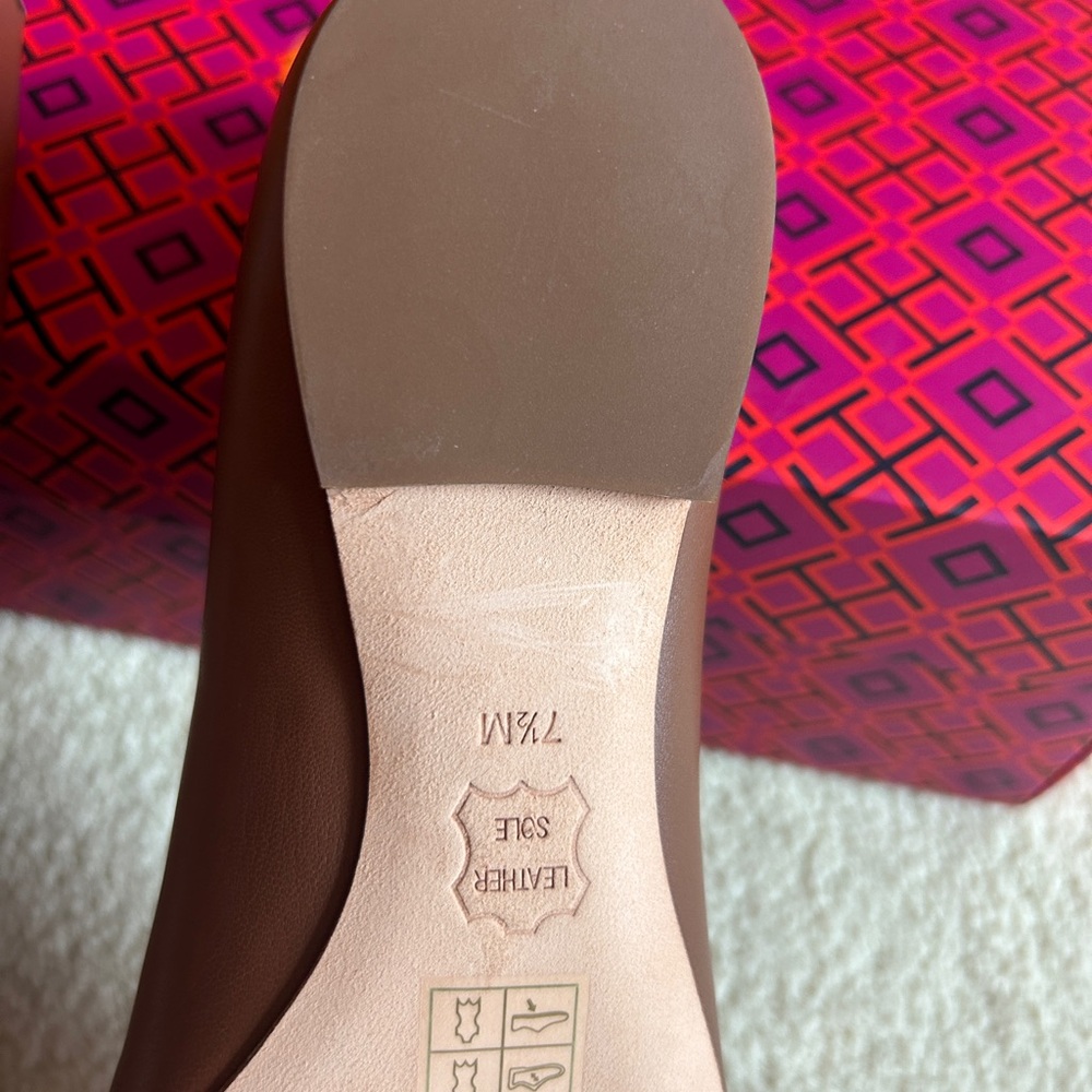 Tory Burch Brown Leather Flats with Gold Logo Plaque size 7.5 - Picture 7 of 9